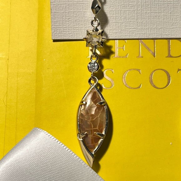 NWOT Kendra Scott Rare & Retired Lane Earrings Brown Pearl & Yellow Gold GORG! - Picture 9 of 10